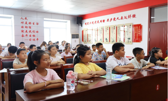 民歌遇诗韵，佳节孕文心——榆林学院文学院赴万佛楼社区实践活动纪实